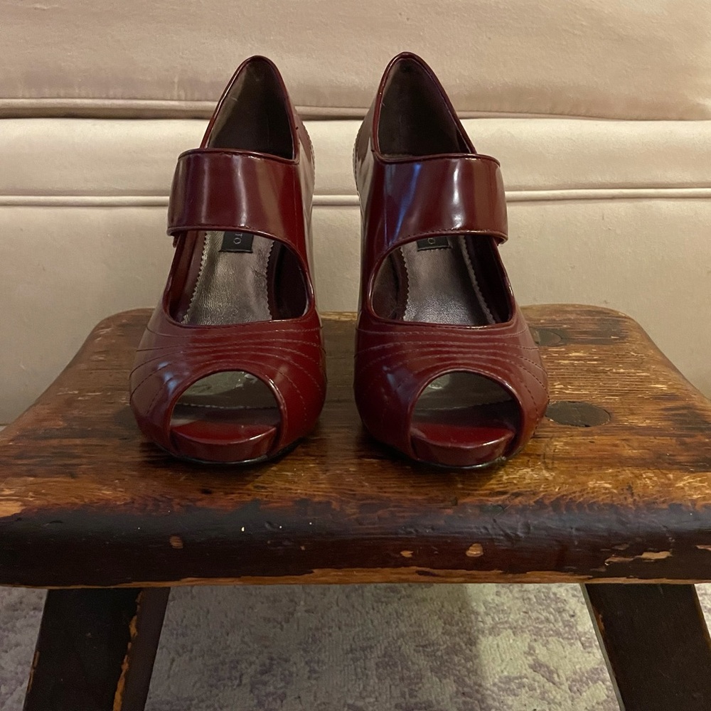 Vince Camuto Red Size 6